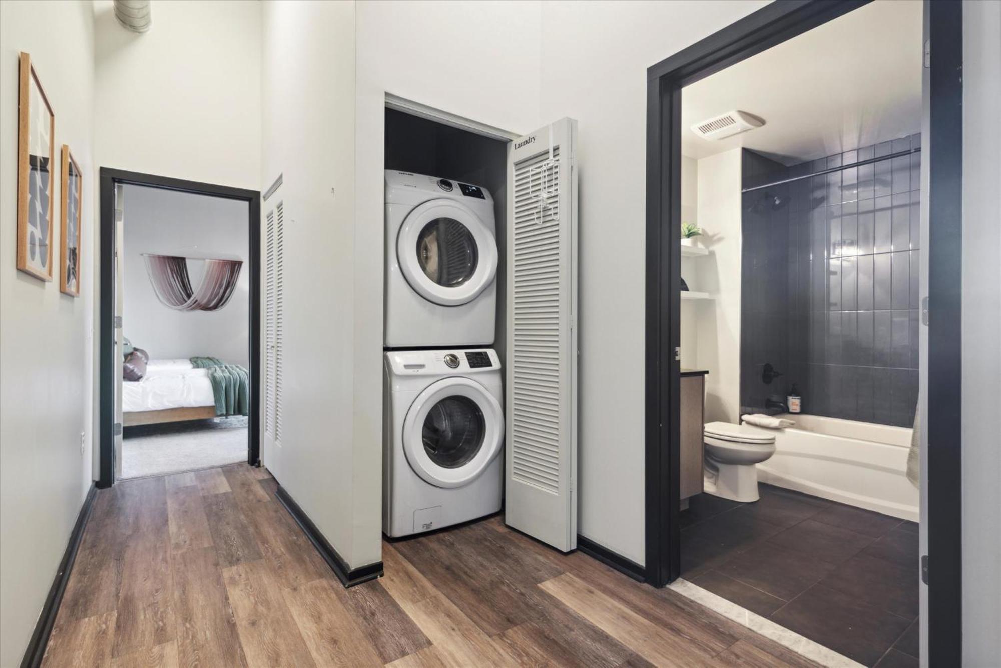 Large 3br Apts & Studios, Free Parking, Gym, Game Apartment