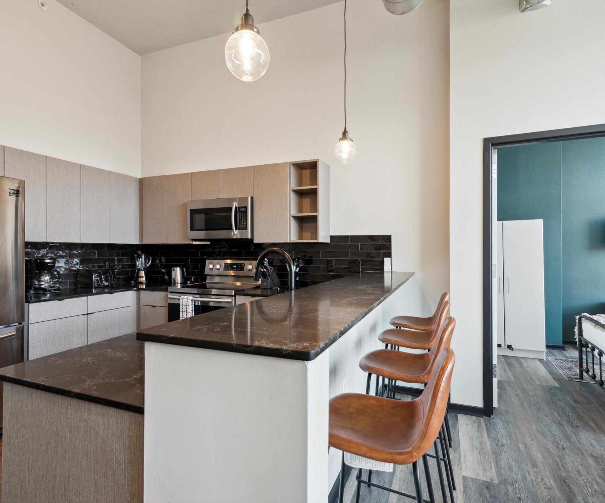 Large 3br Apts & Studios, Free Parking, Gym, Game
