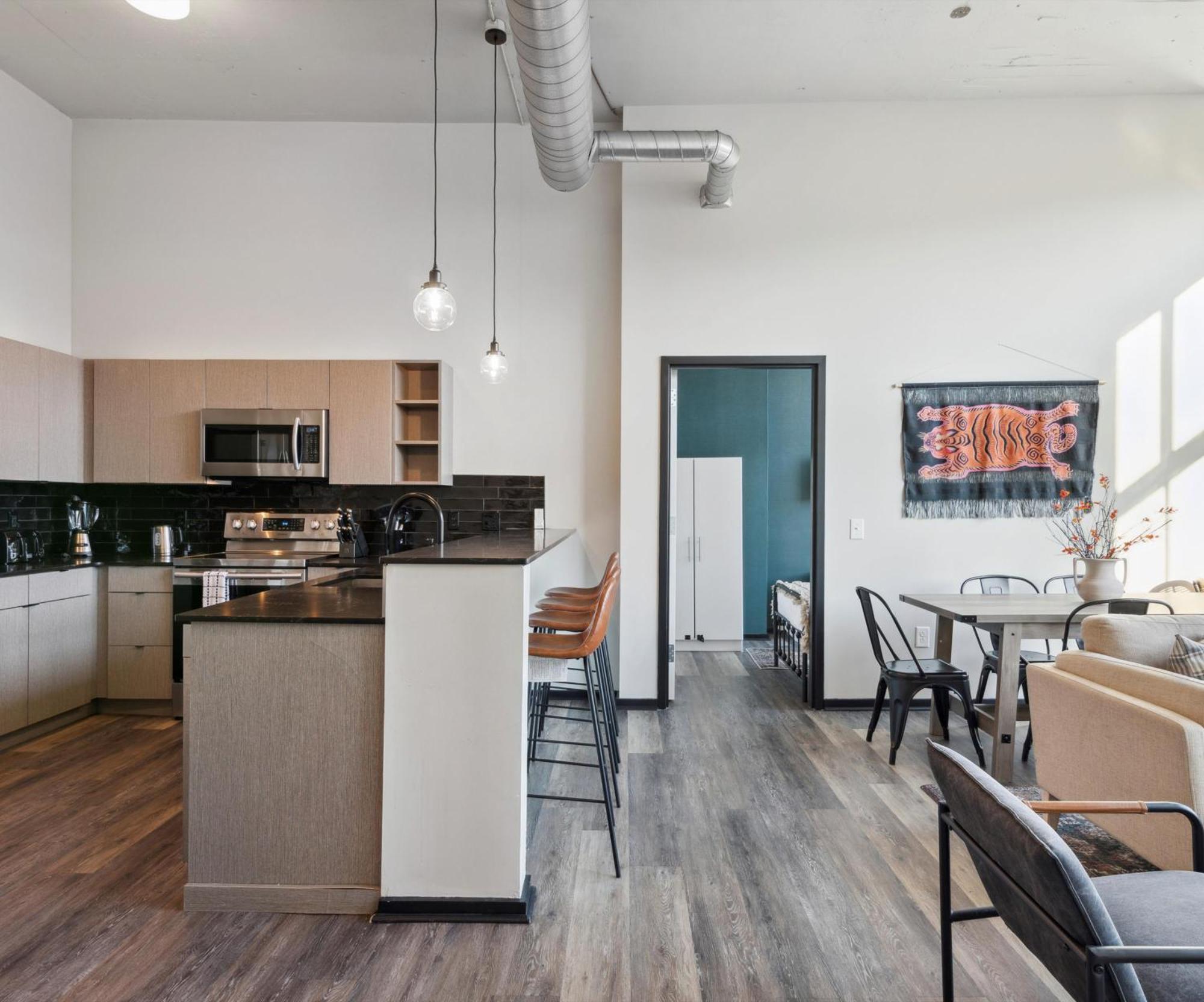 Large 3br Apts & Studios, Free Parking, Gym, Game Apartment Philadelphia