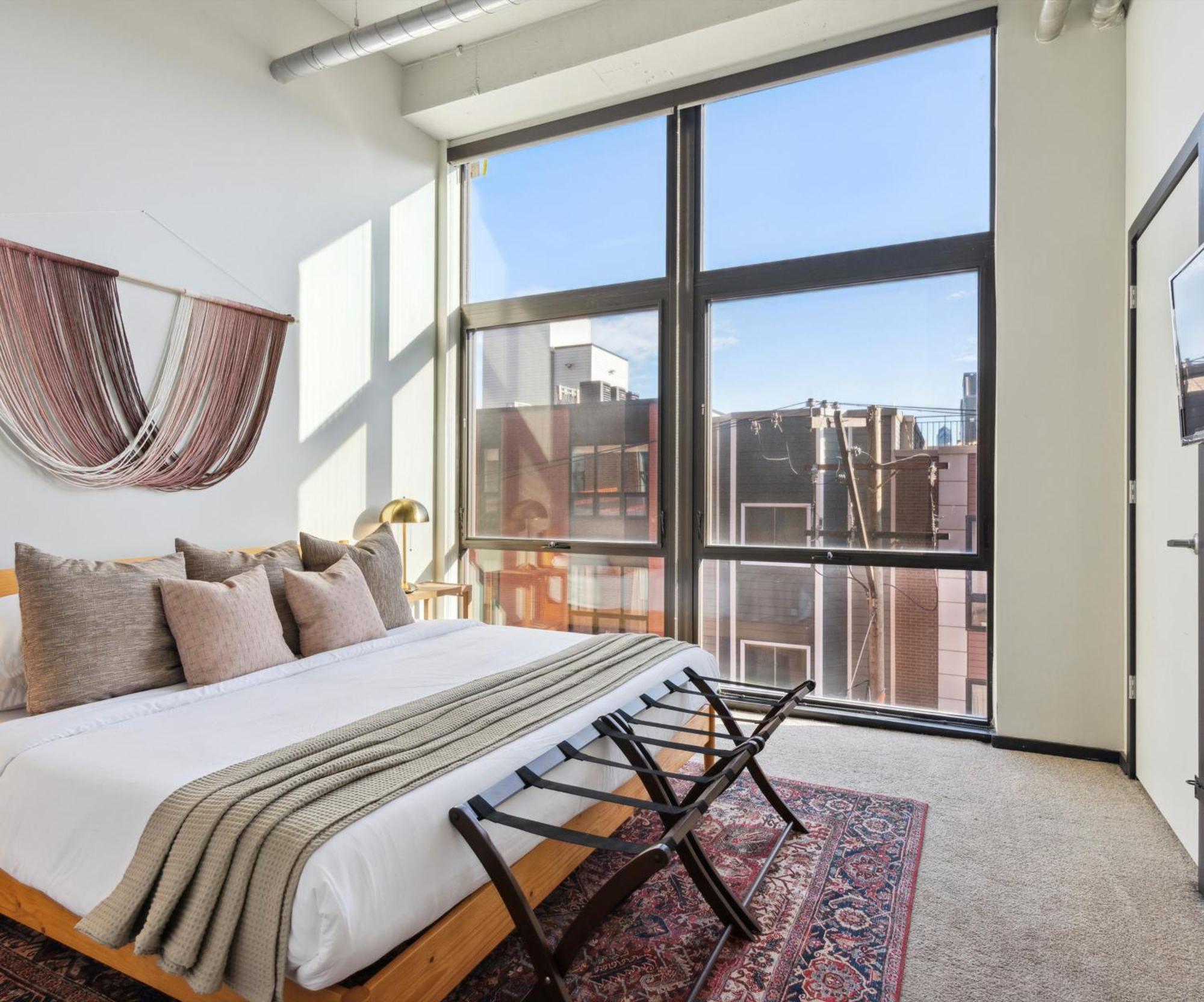 Large 3br Apts & Studios, Free Parking, Gym, Game *