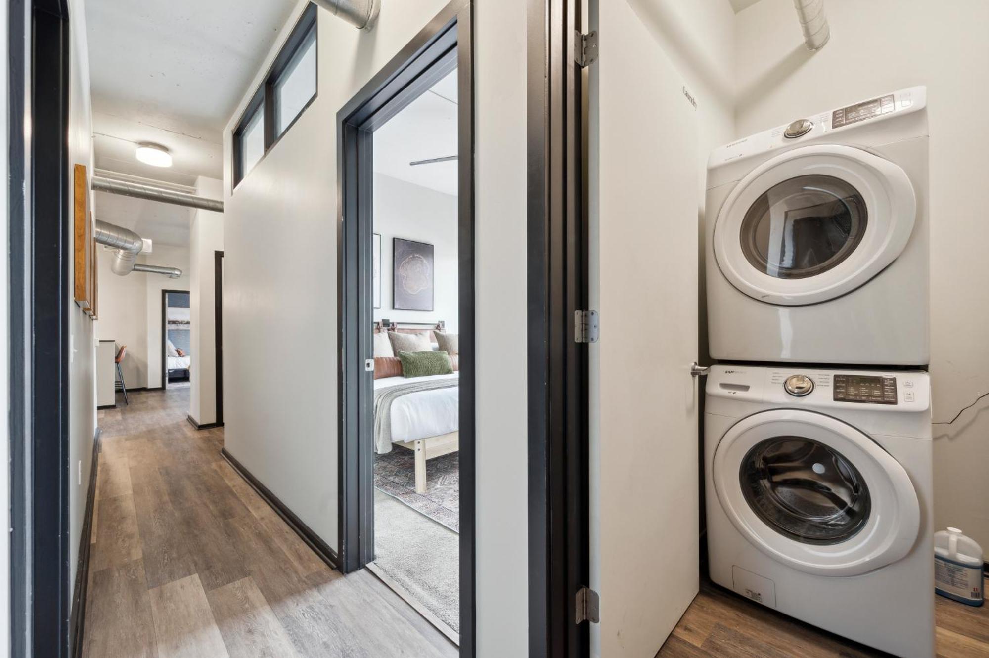 Apartment Large 3br Apts & Studios, Free Parking, Gym, Game