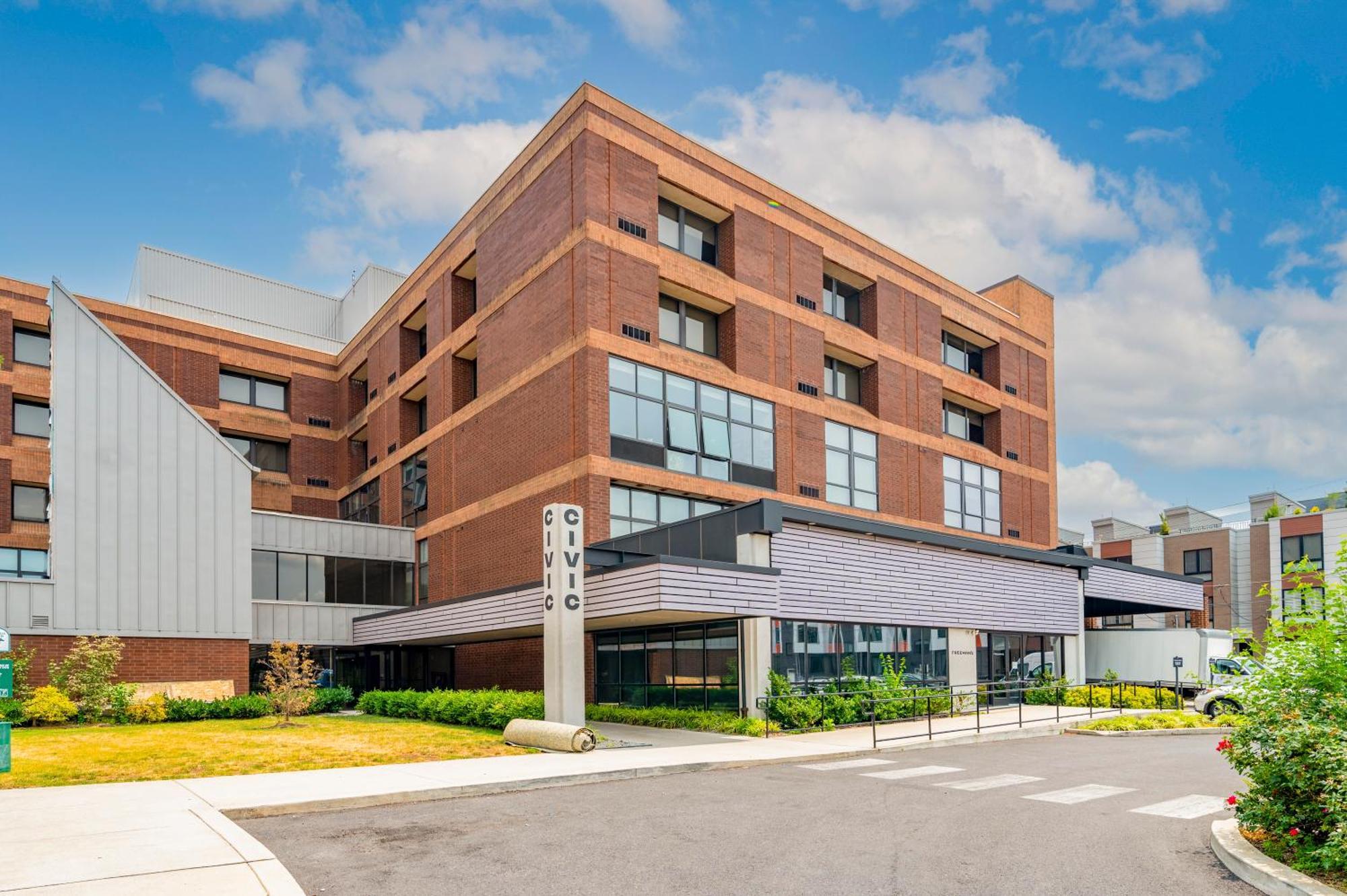 Large 3br Apts & Studios, Free Parking, Gym, Game Apartment *
