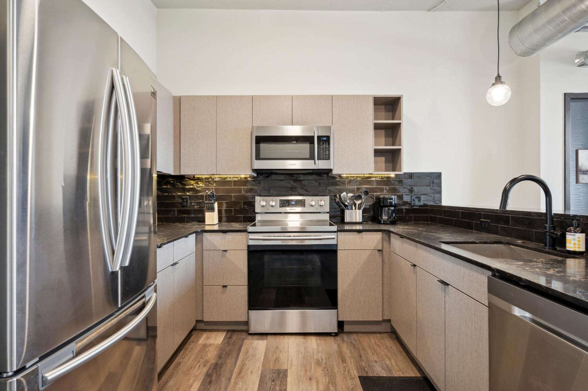 Apartment Large 3br Apts & Studios, Free Parking, Gym, Game *