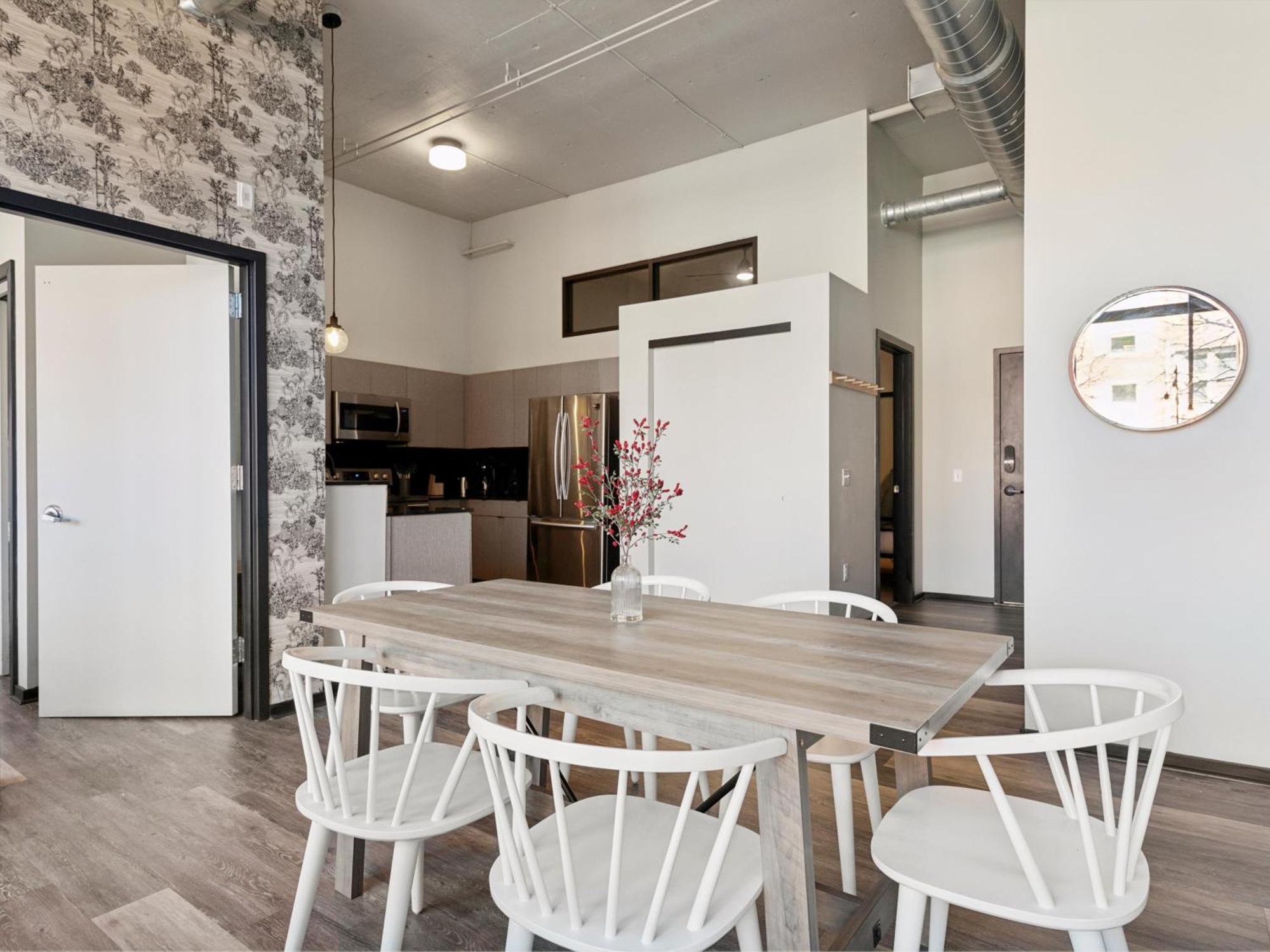 Large 3br Apts & Studios, Free Parking, Gym, Game Apartment