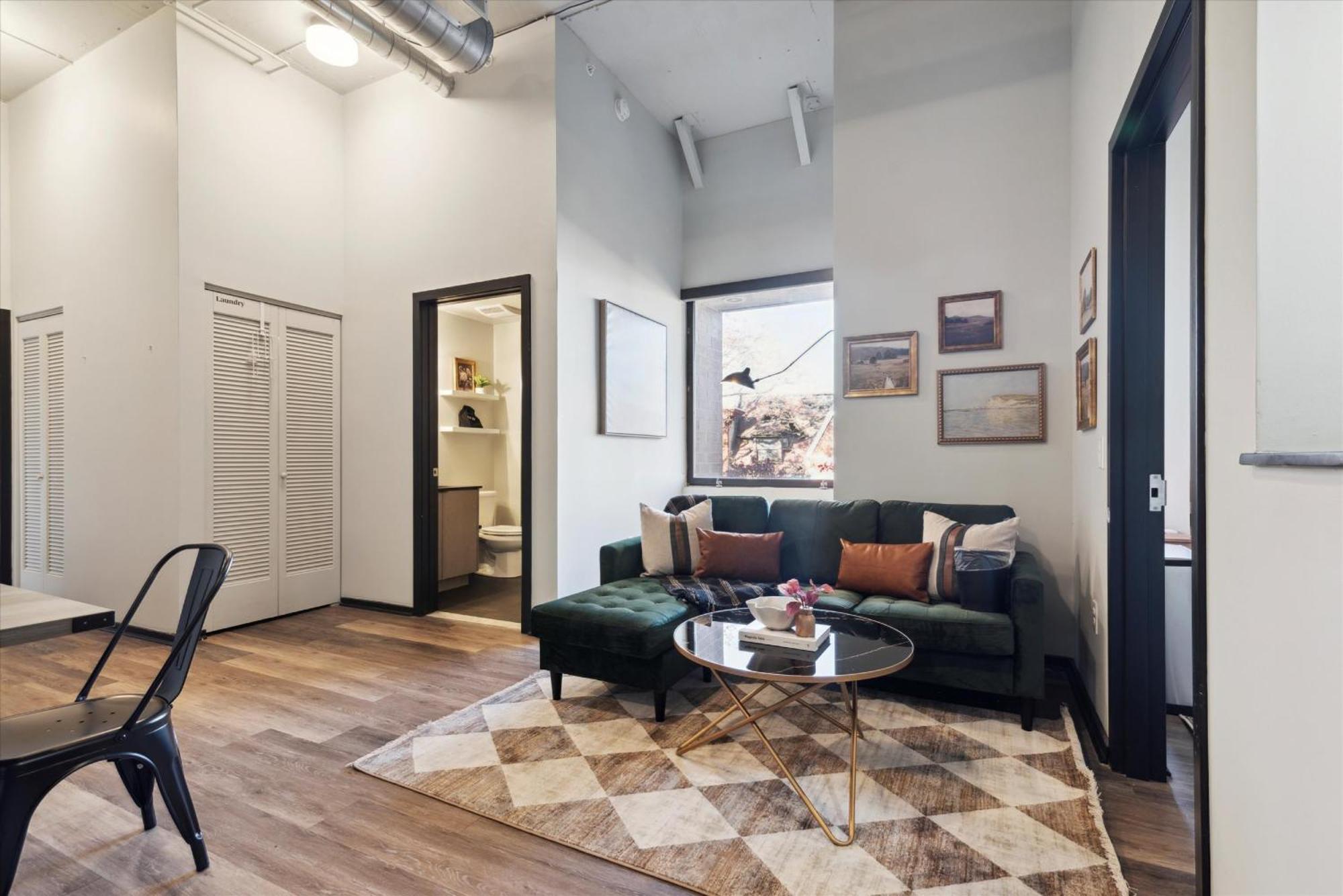 Large 3br Apts & Studios, Free Parking, Gym, Game Apartment