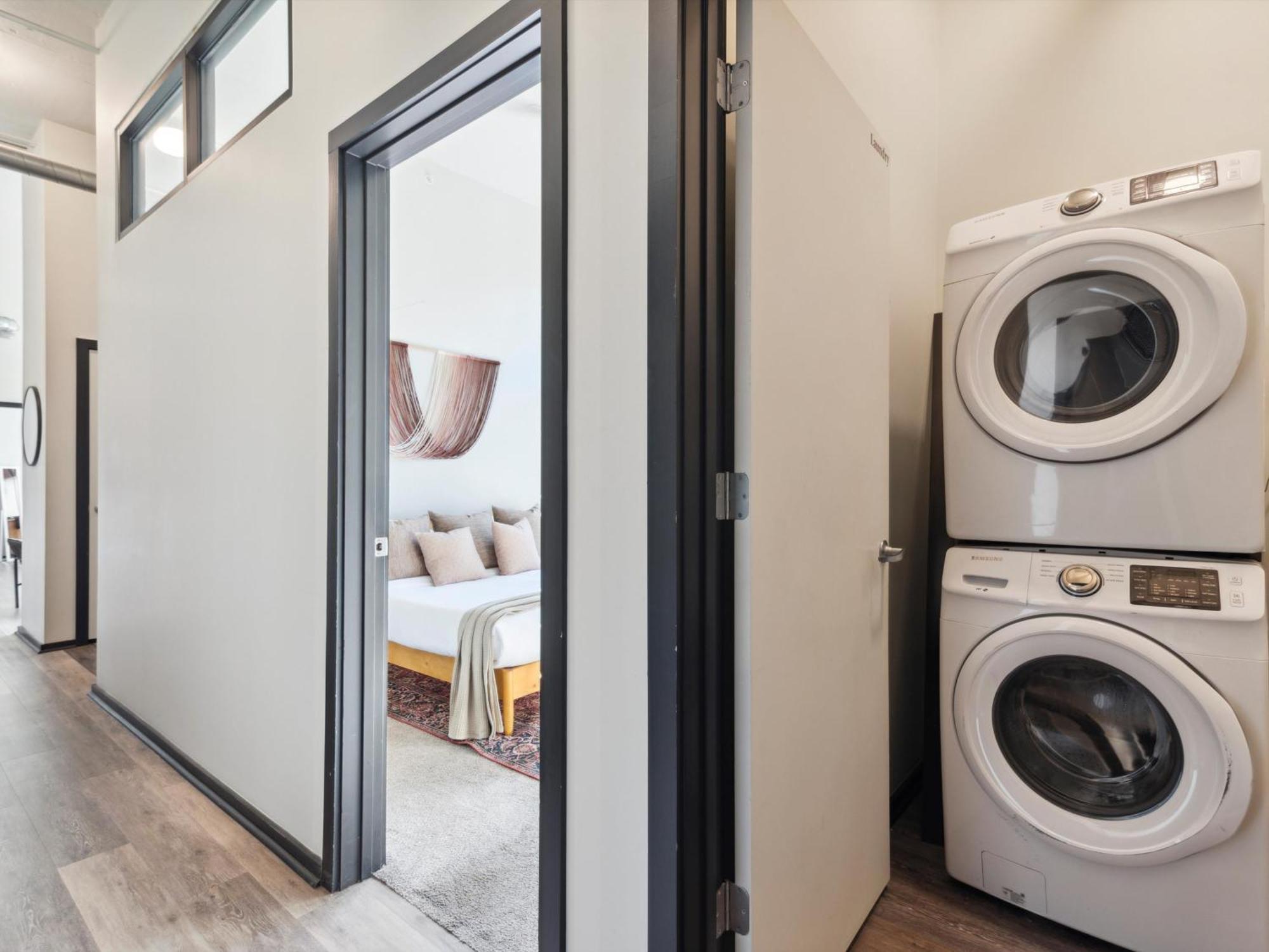 Large 3br Apts & Studios, Free Parking, Gym, Game *