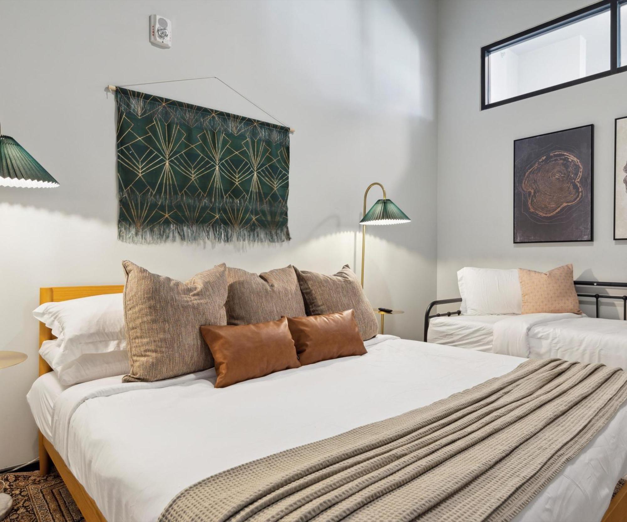 Apartment Large 3br Apts & Studios, Free Parking, Gym, Game