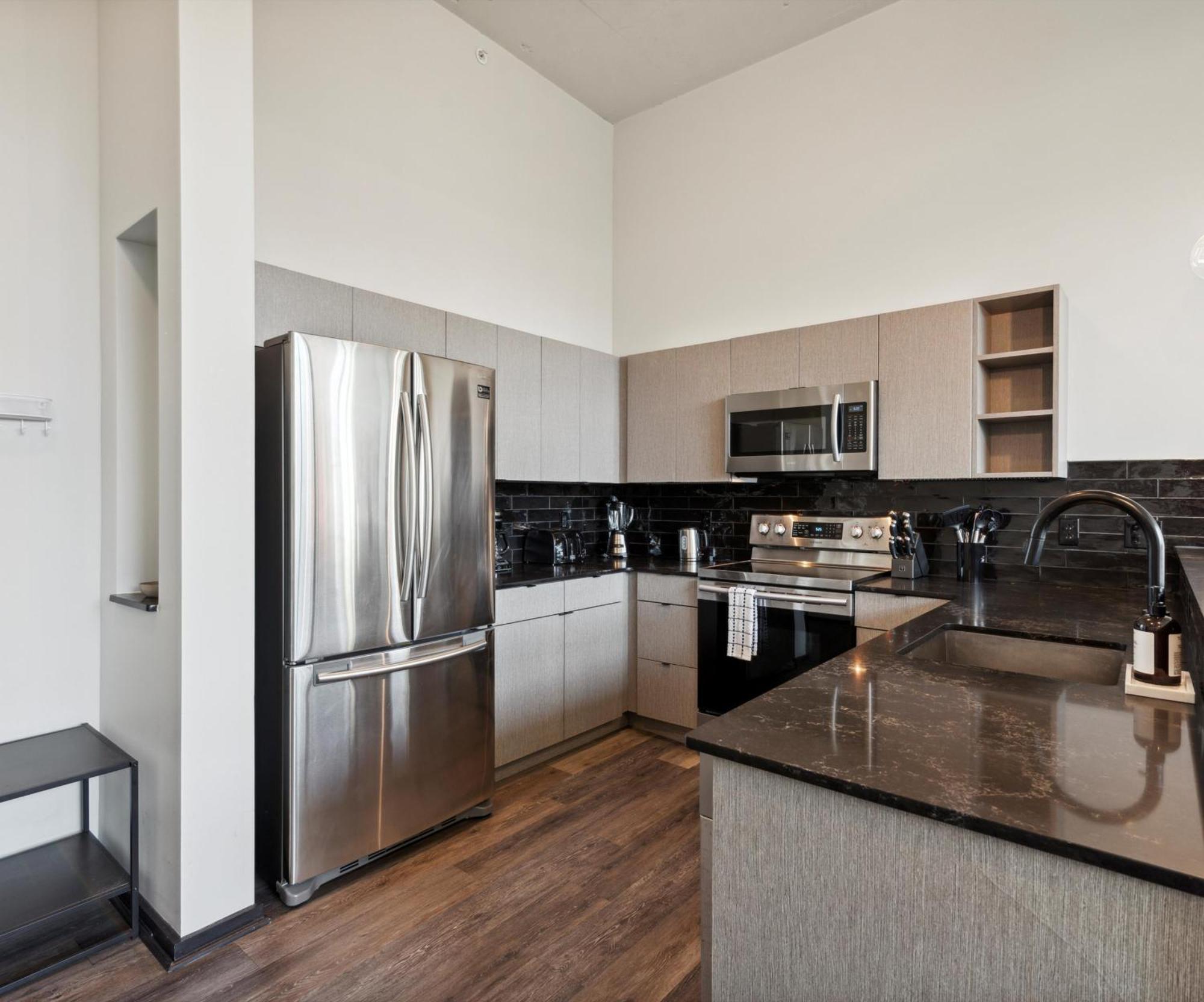 Large 3br Apts & Studios, Free Parking, Gym, Game Philadelphia