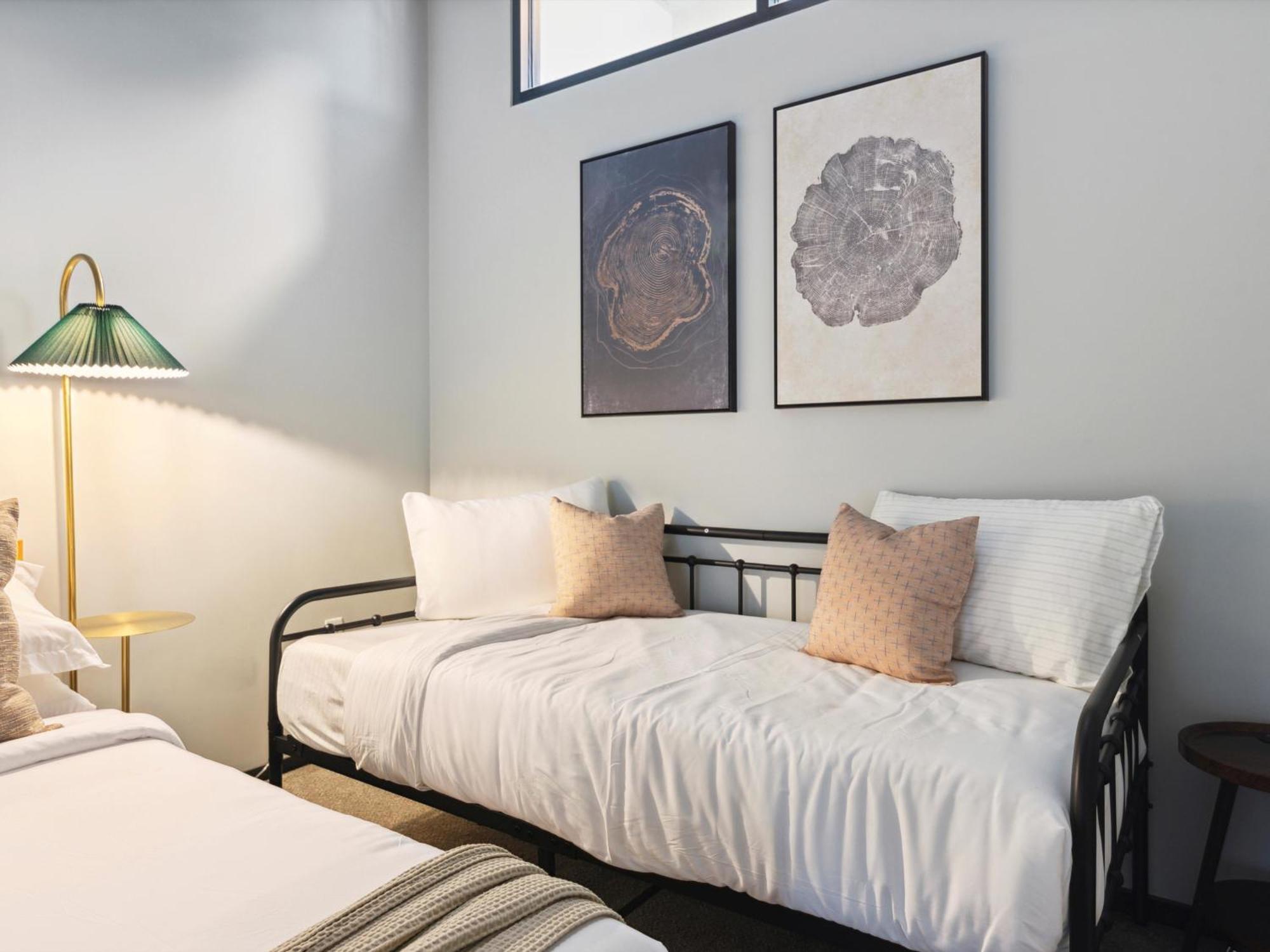 Large 3br Apts & Studios, Free Parking, Gym, Game Apartment *