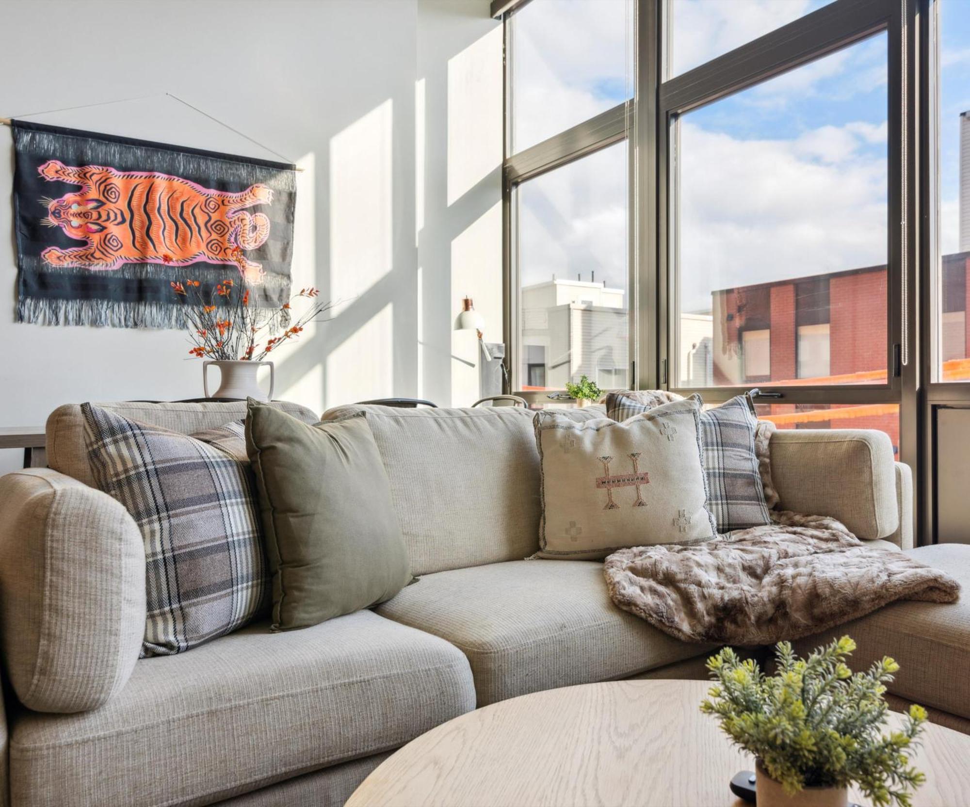 Large 3br Apts & Studios, Free Parking, Gym, Game Apartment *