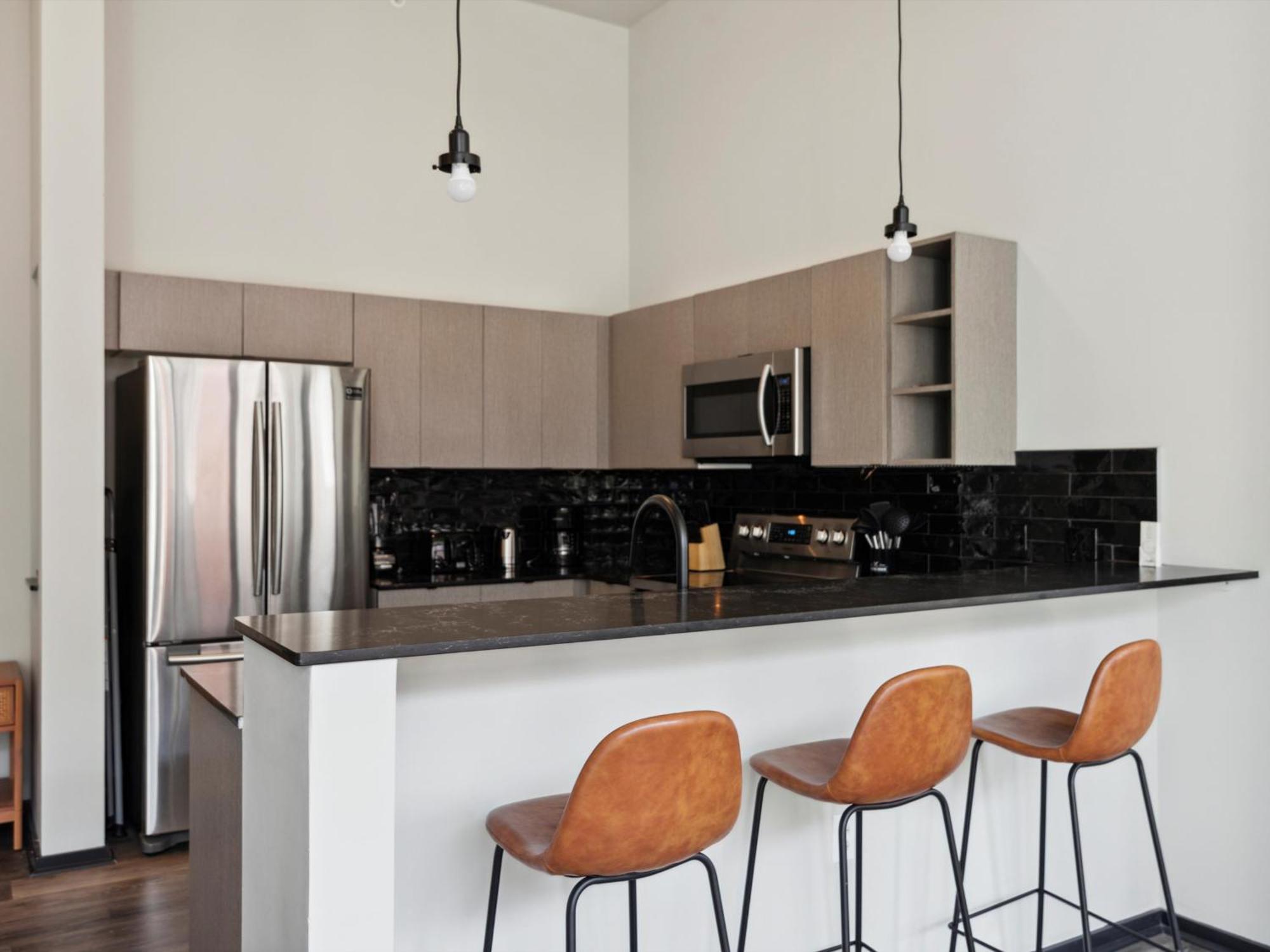 Large 3br Apts & Studios, Free Parking, Gym, Game Philadelphia