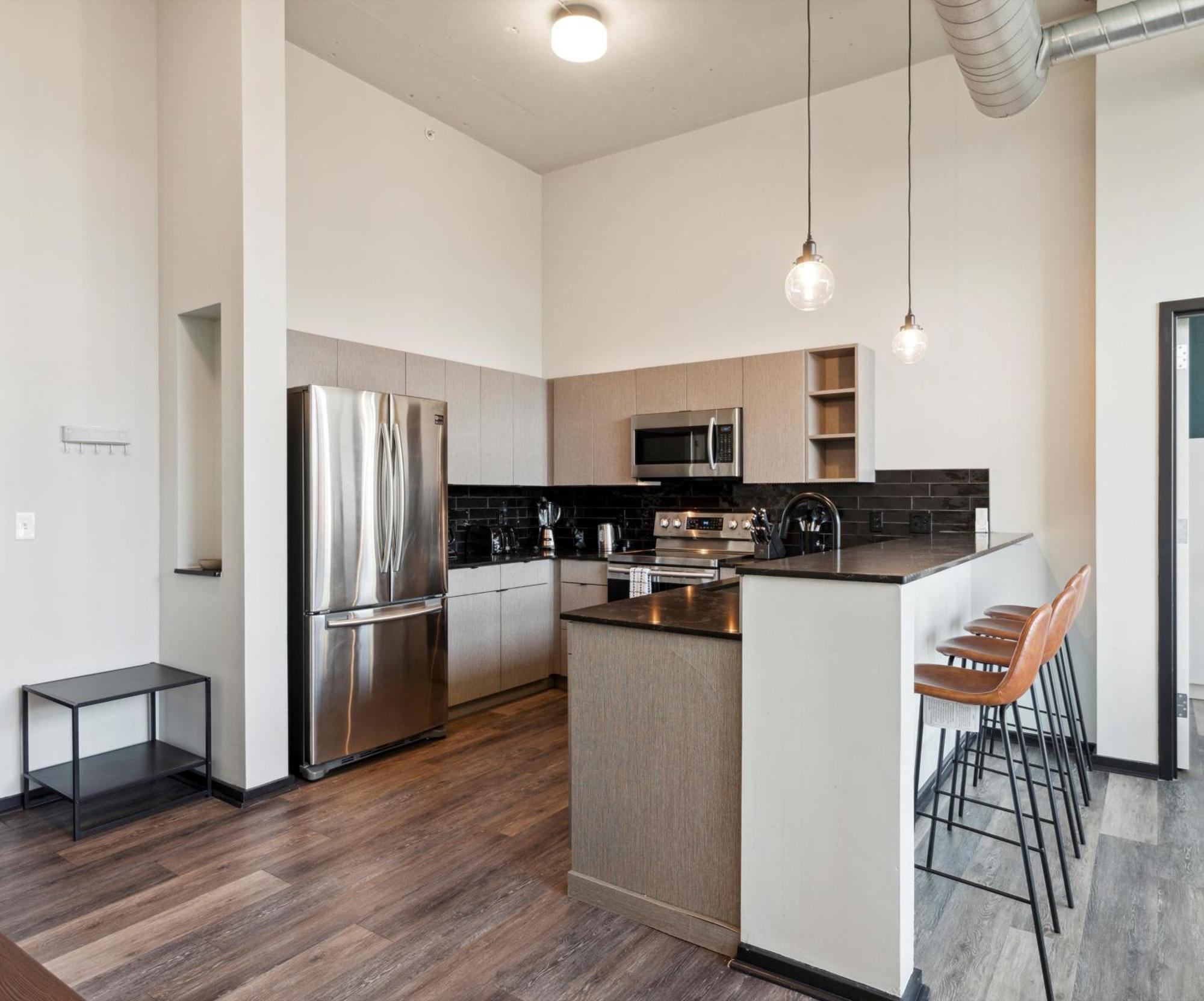 Large 3br Apts & Studios, Free Parking, Gym, Game * Philadelphia