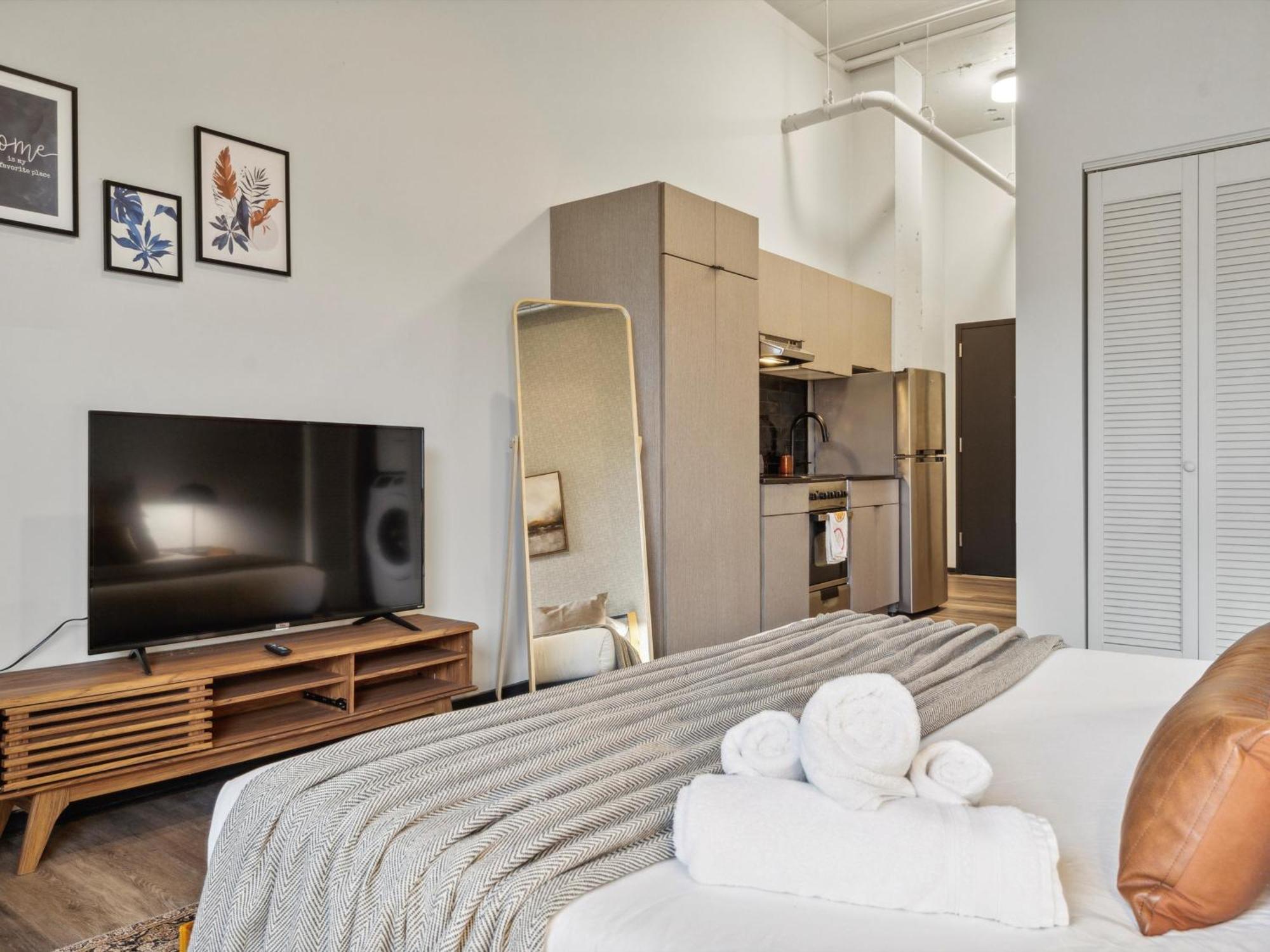 Large 3br Apts & Studios, Free Parking, Gym, Game Apartment Philadelphia