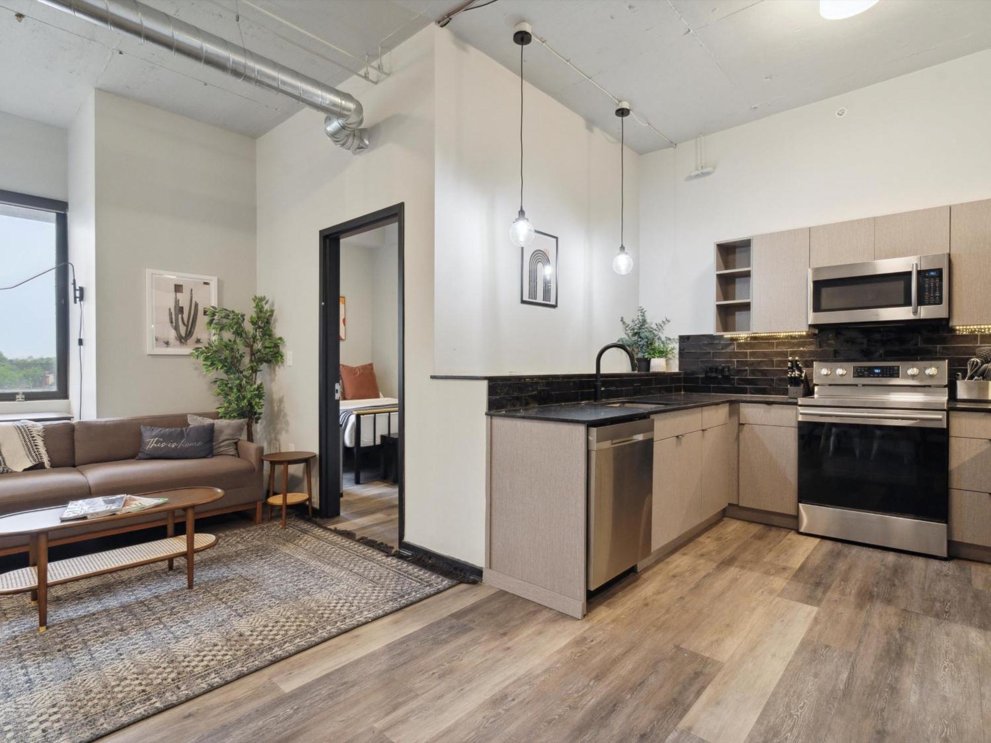 Large 3br Apts & Studios, Free Parking, Gym, Game *