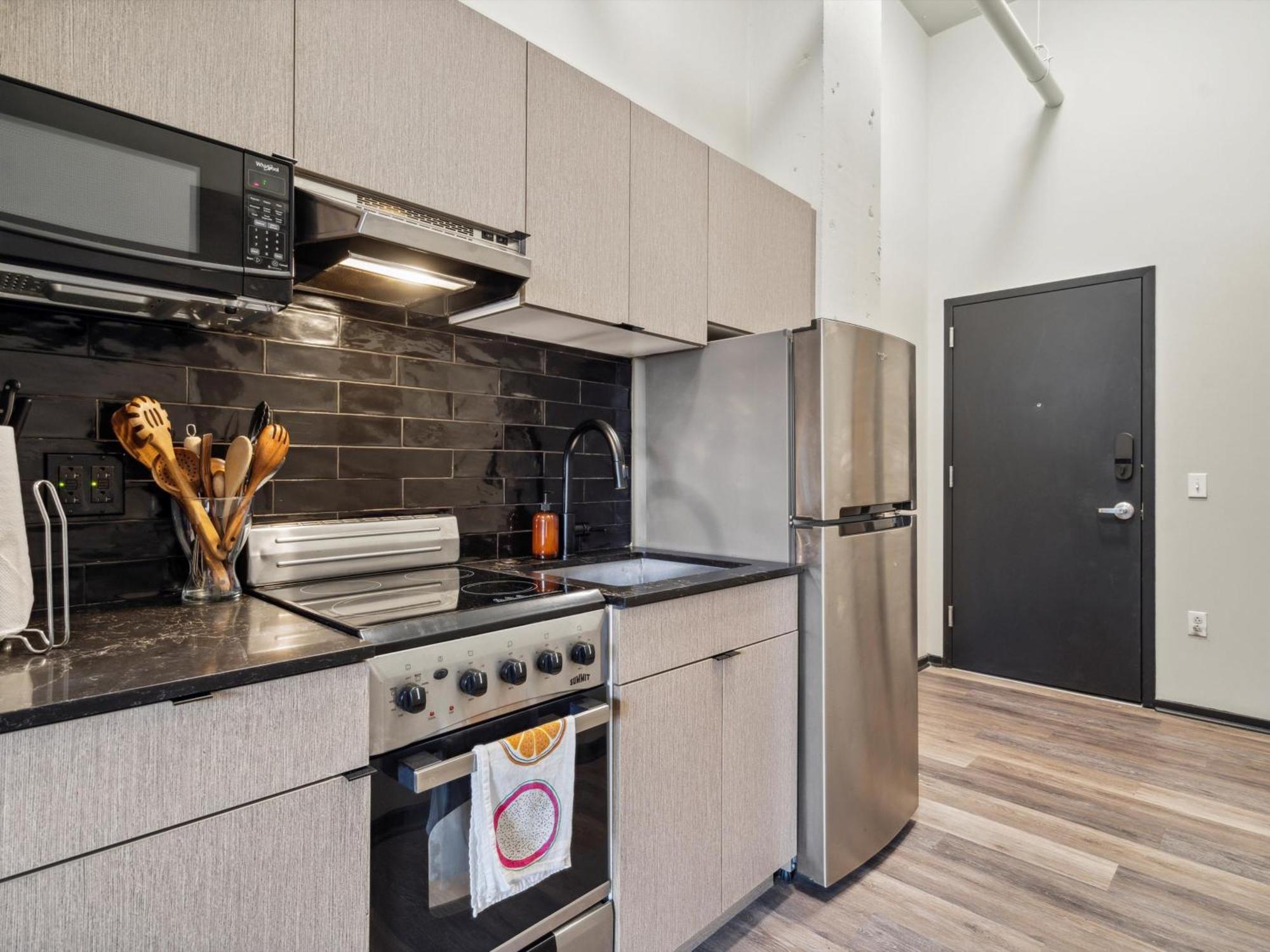 Apartment Large 3br Apts & Studios, Free Parking, Gym, Game