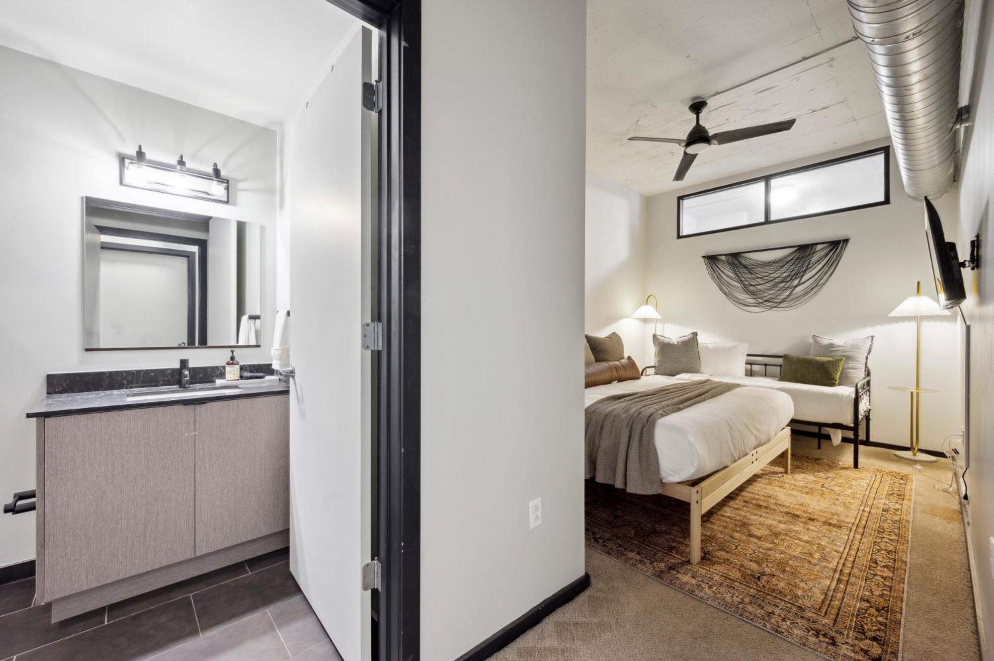 Large 3br Apts & Studios, Free Parking, Gym, Game Apartamento *